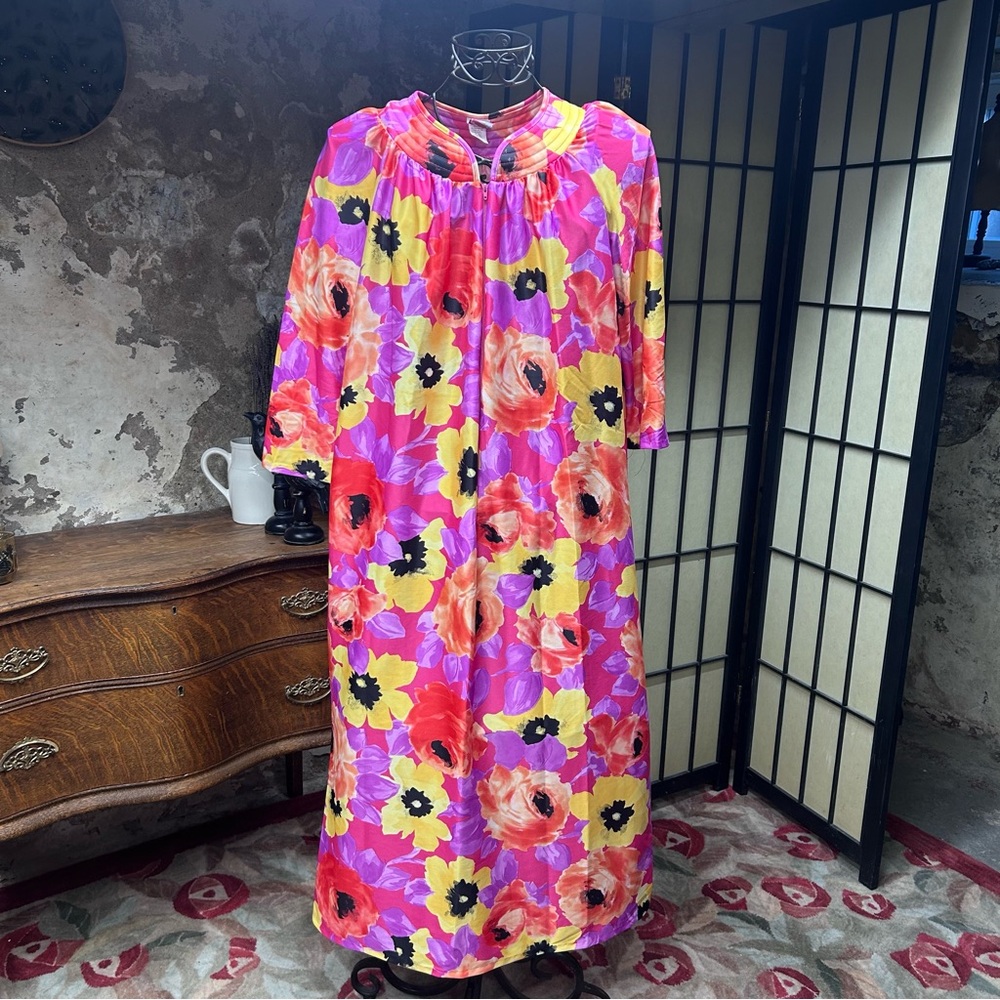 VTG 70s/80s Granada USA Bold Floral Print Polyester Kaftan/House Coat: MEDIUM